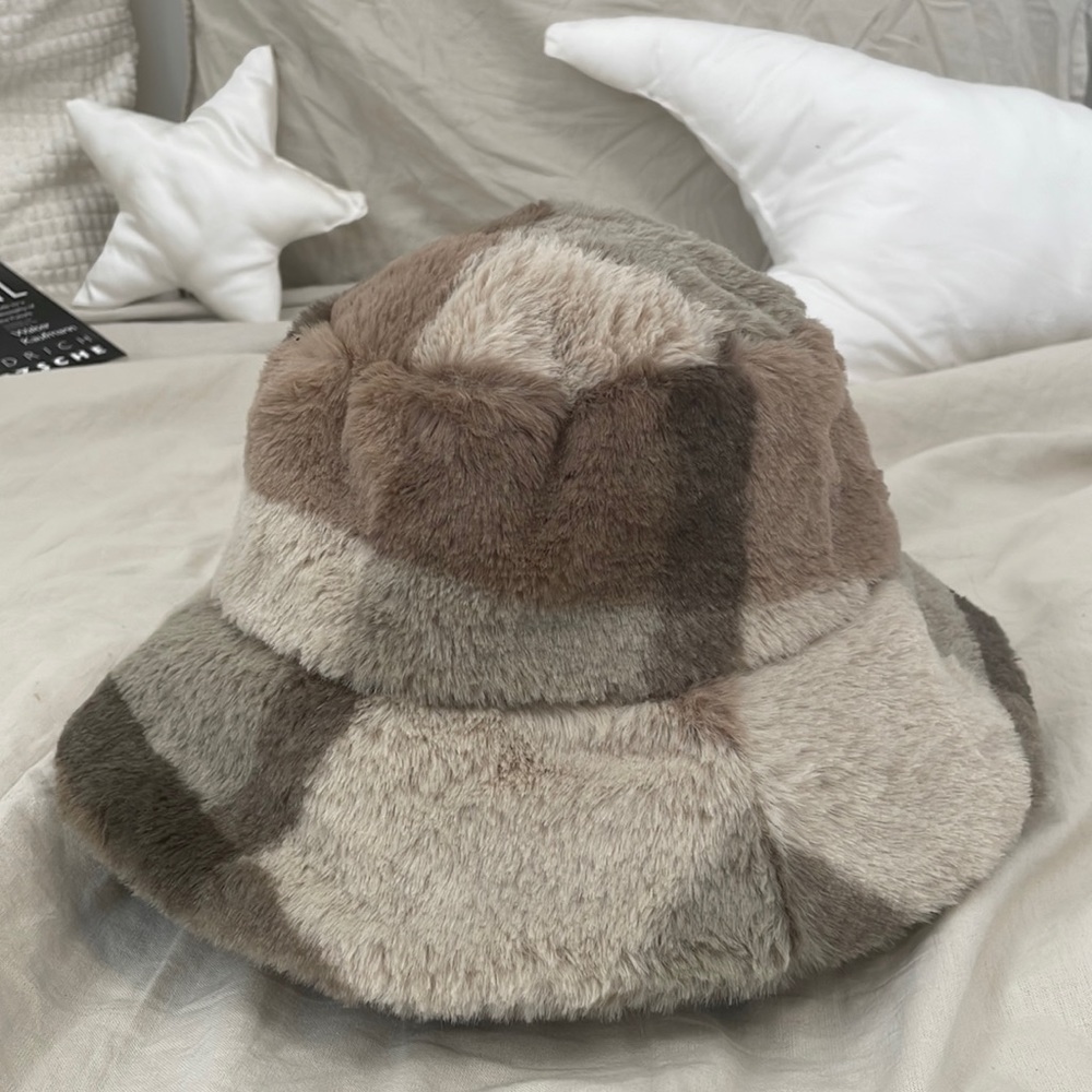 Y2k 90s fur furry bucket hat weirdcore cyber vibes